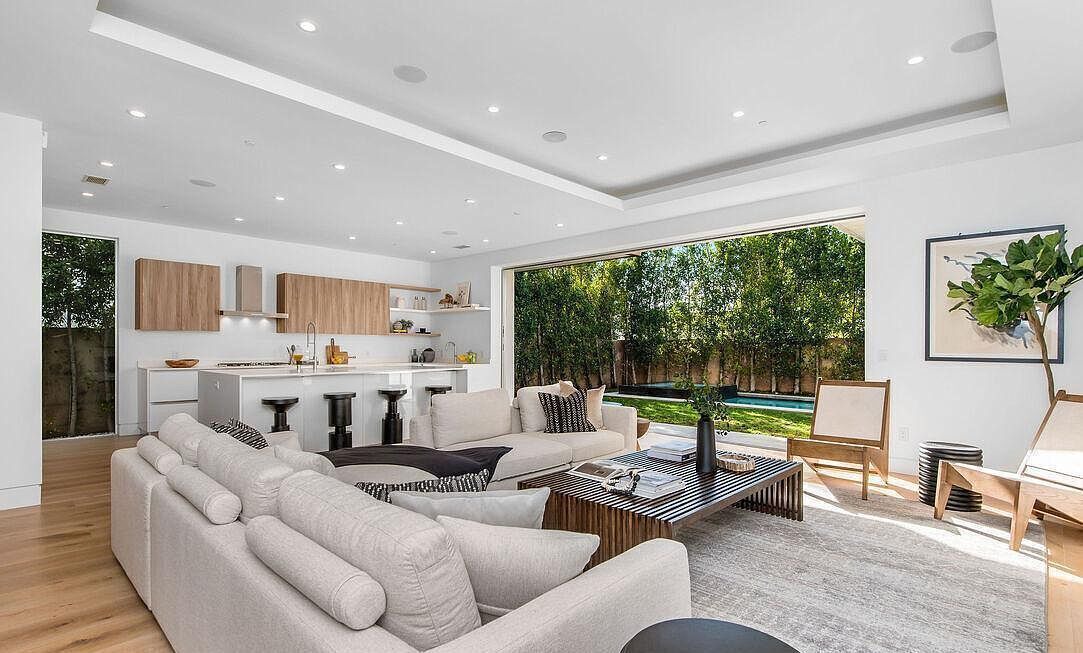 Photo of Livingroom in Melrose
