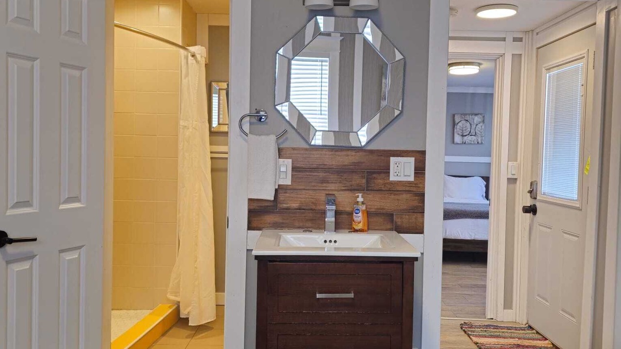 Photo of Bathroom in Kutzky Park