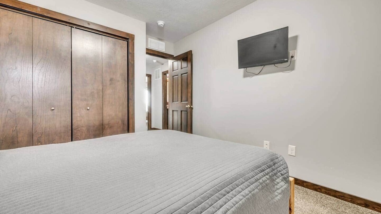 Photo of Bedroom in Spirit Lake