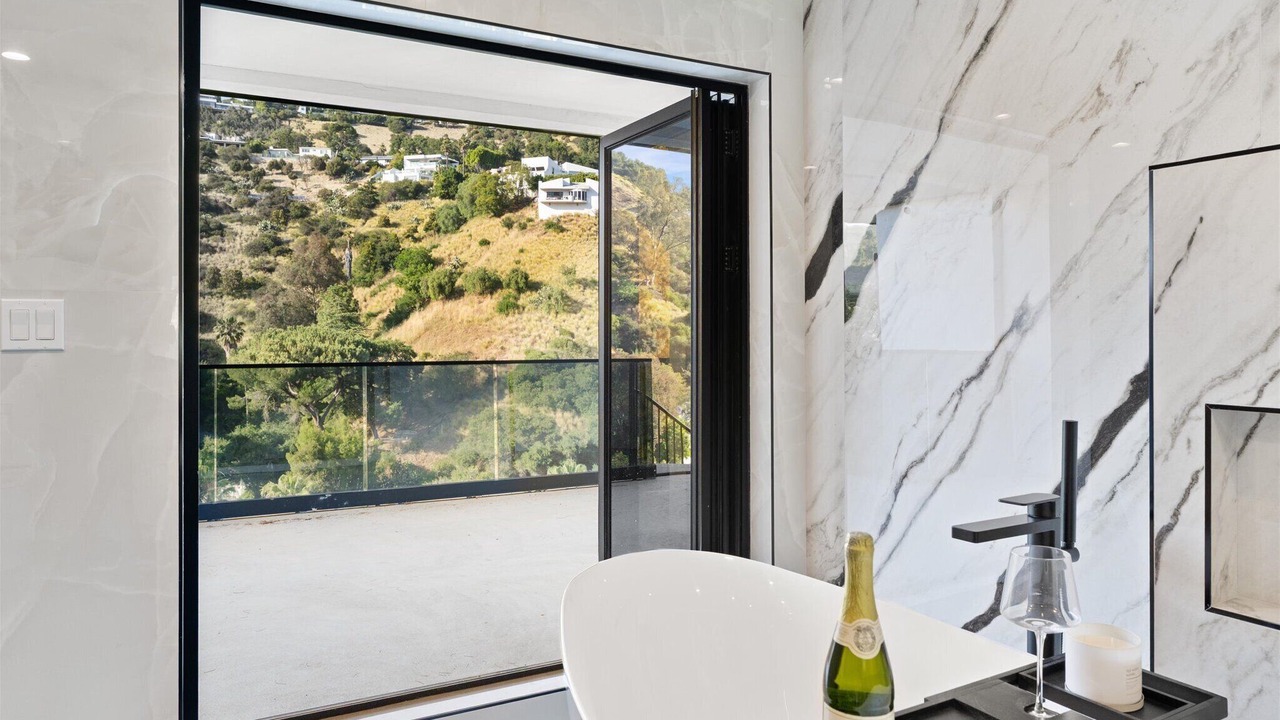 Photo of Others in Hollywood Hills West