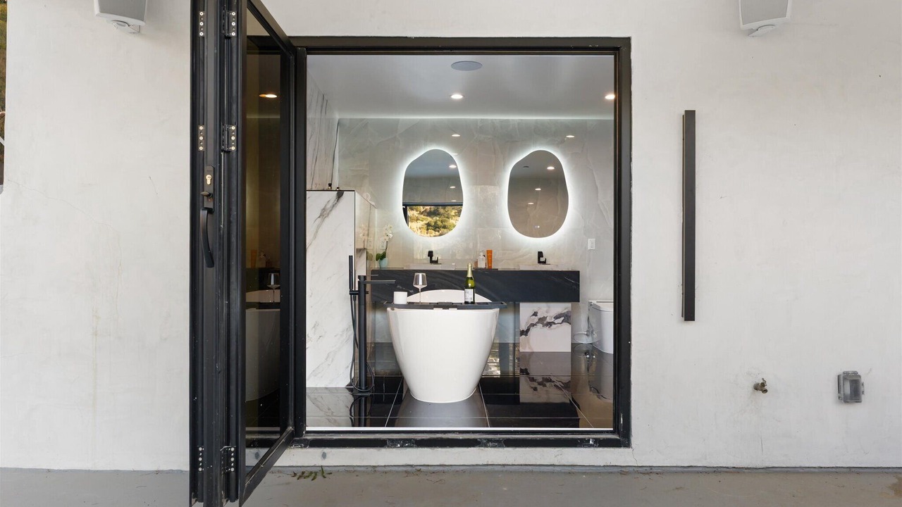 Photo of Bathroom in Hollywood Hills West