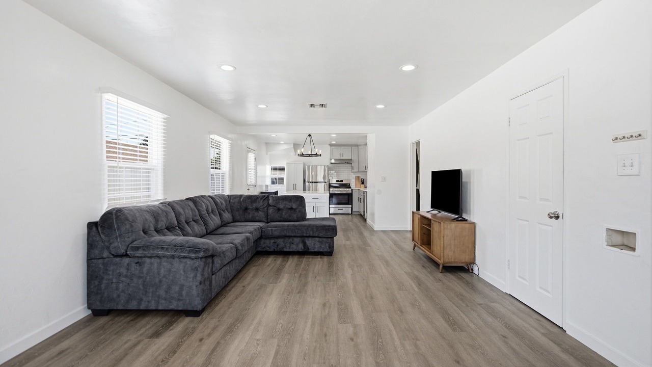 Photo of Livingroom in Bixby North
