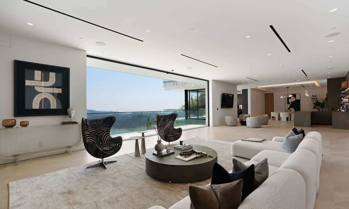 Photo of Others in Bel Air