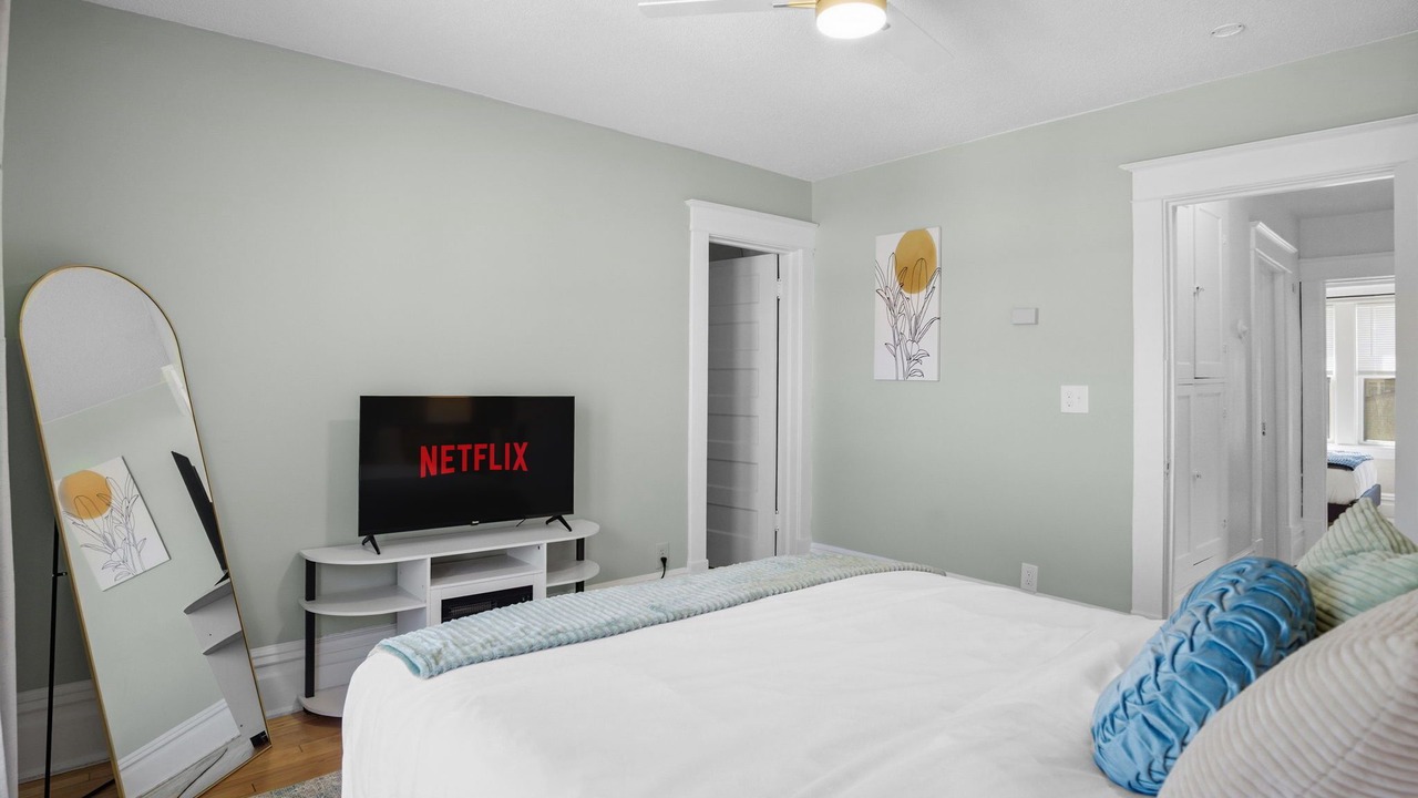 Photo of Bedroom in Summit - University