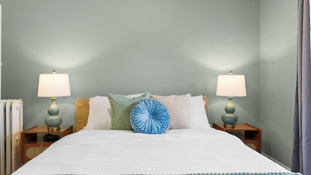 Photo of Bedroom in Summit - University