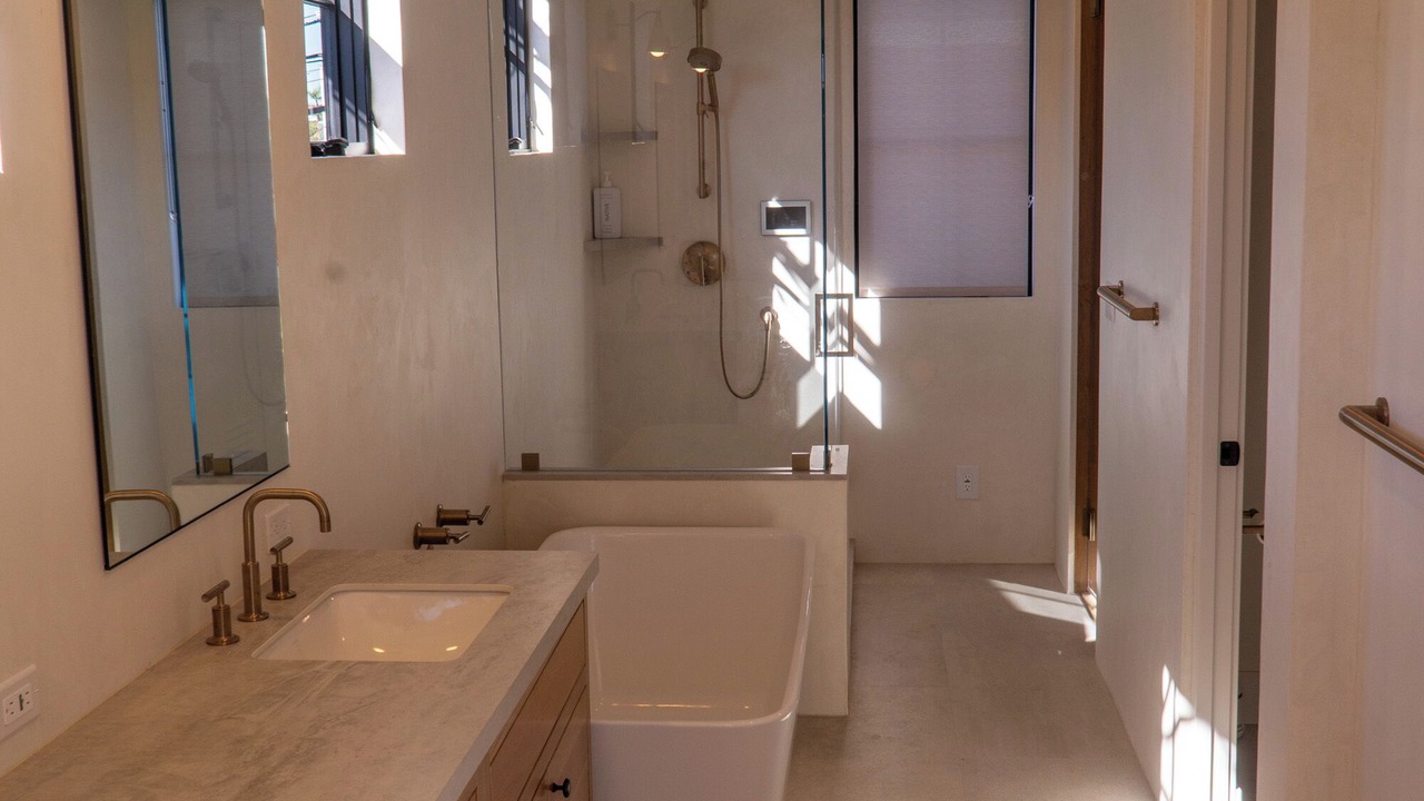 Photo of Bathroom in The Strand