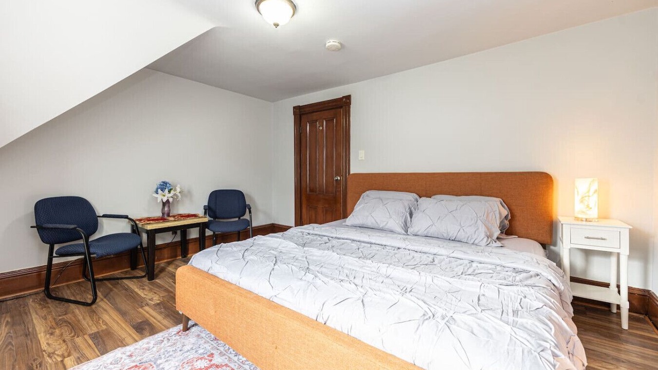 Photo of Bedroom in Roxbury