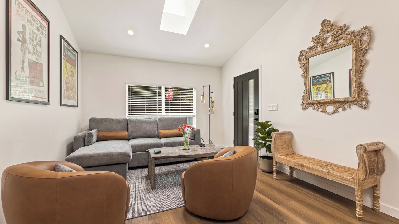 Photo of Livingroom in Hollywood Hills West