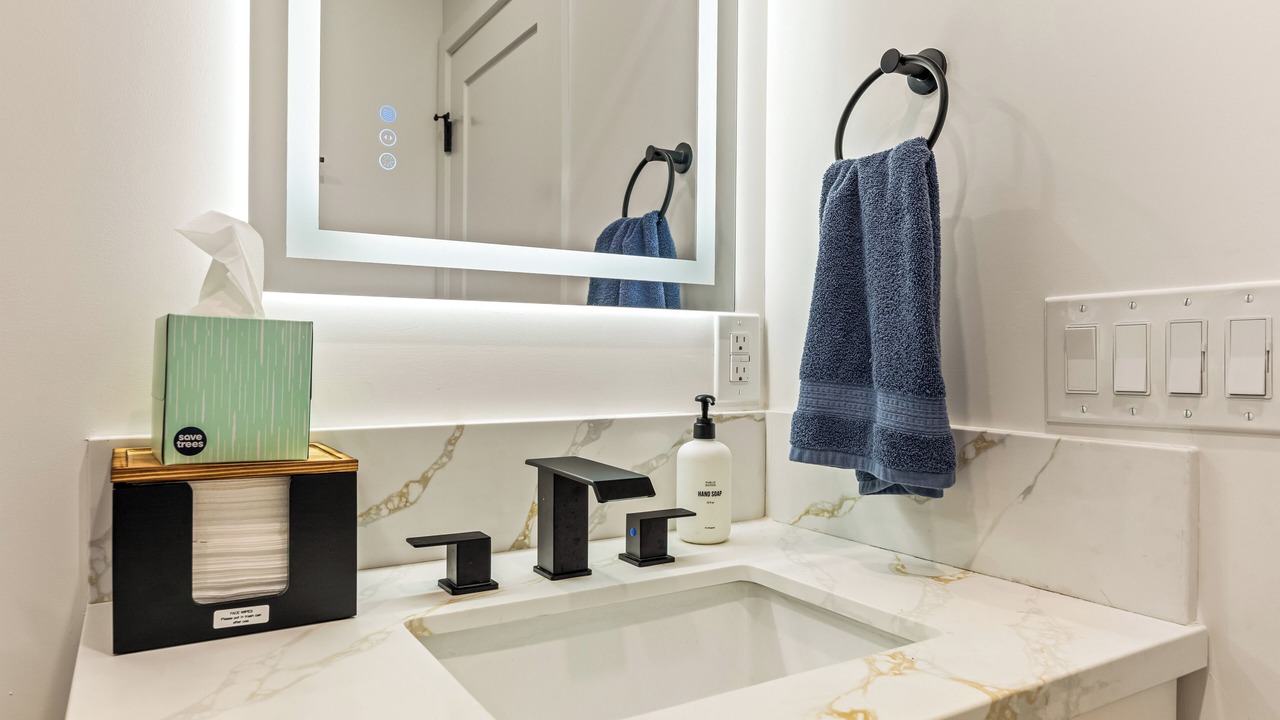 Photo of Bathroom in Hollywood Hills West