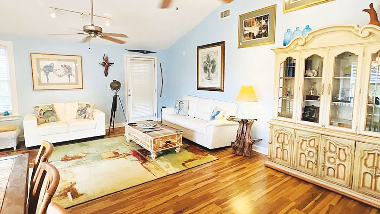 Photo of Livingroom in Ocean Springs
