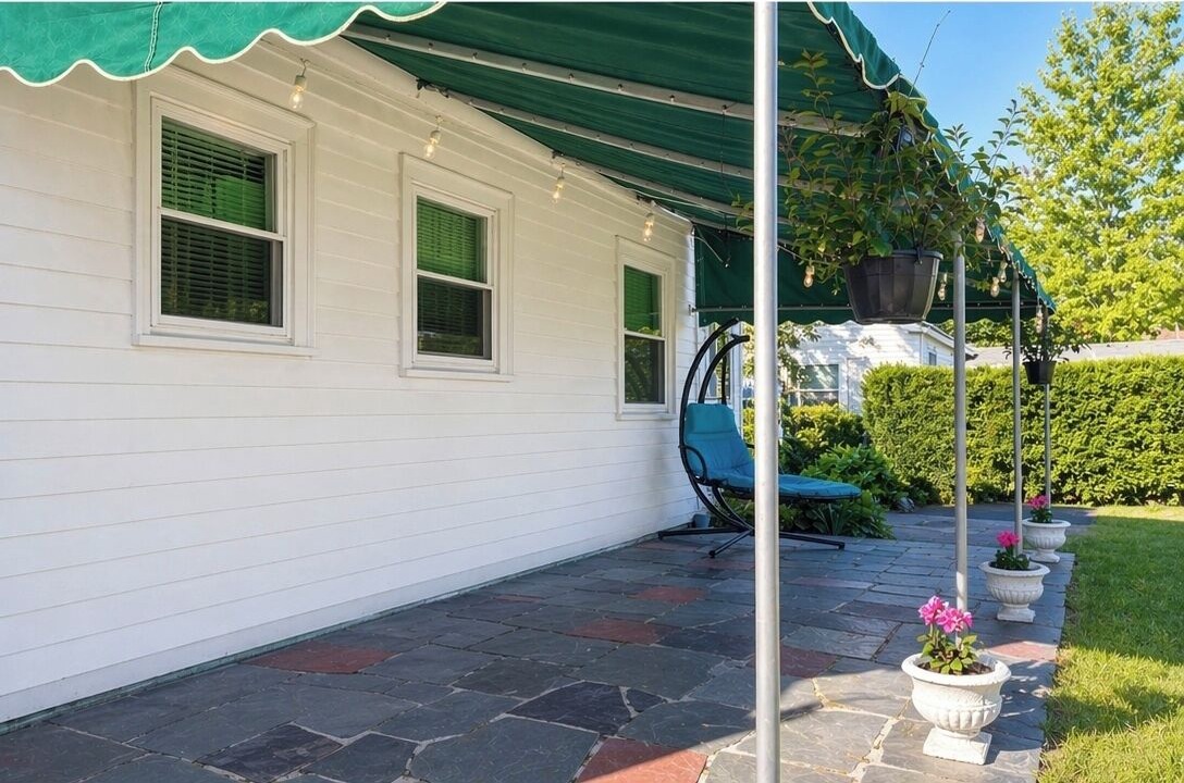 Photo of Patio Balcony in Cliff Walk