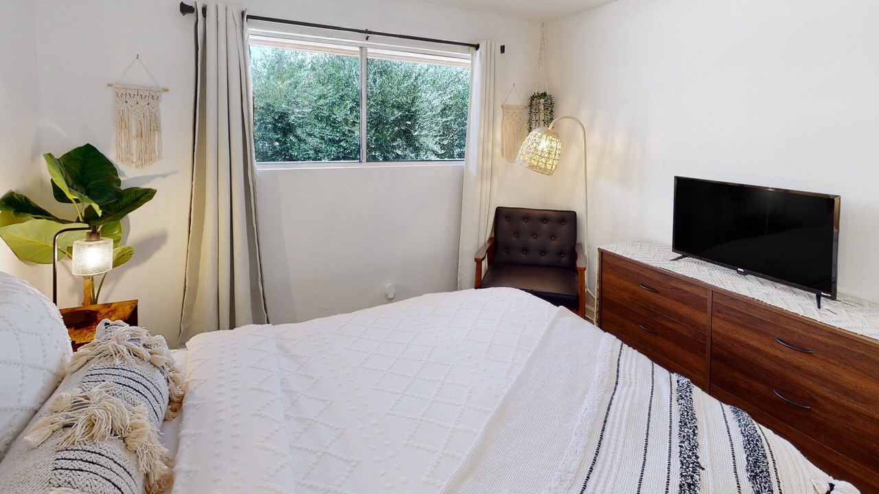 Photo of Bedroom in Racquet Club West