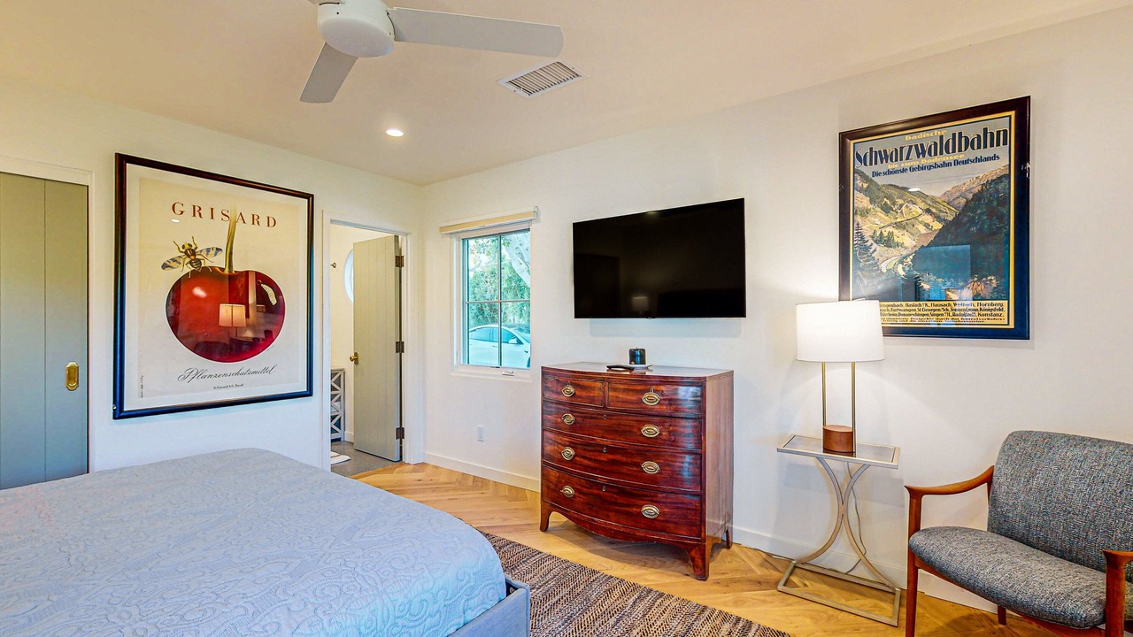 Photo of Bedroom in The Movie Colony