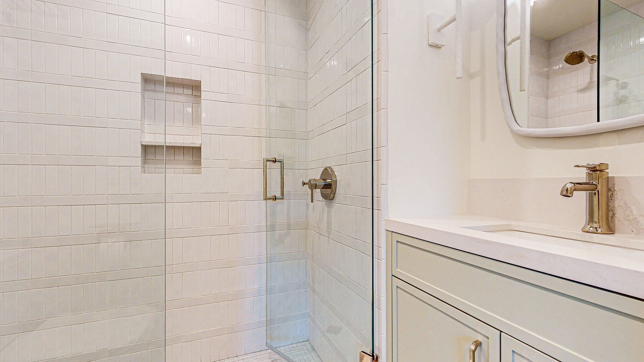 Photo of Bathroom in The Movie Colony