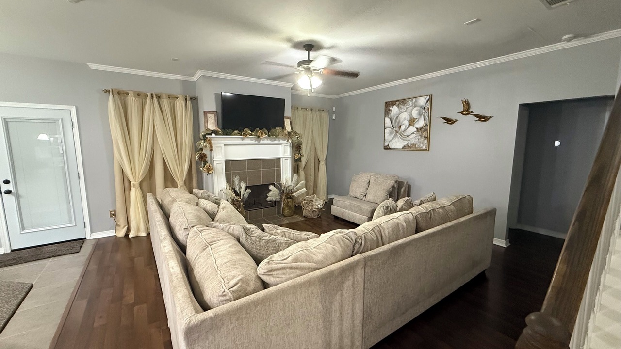 Photo of Livingroom in Gonzales