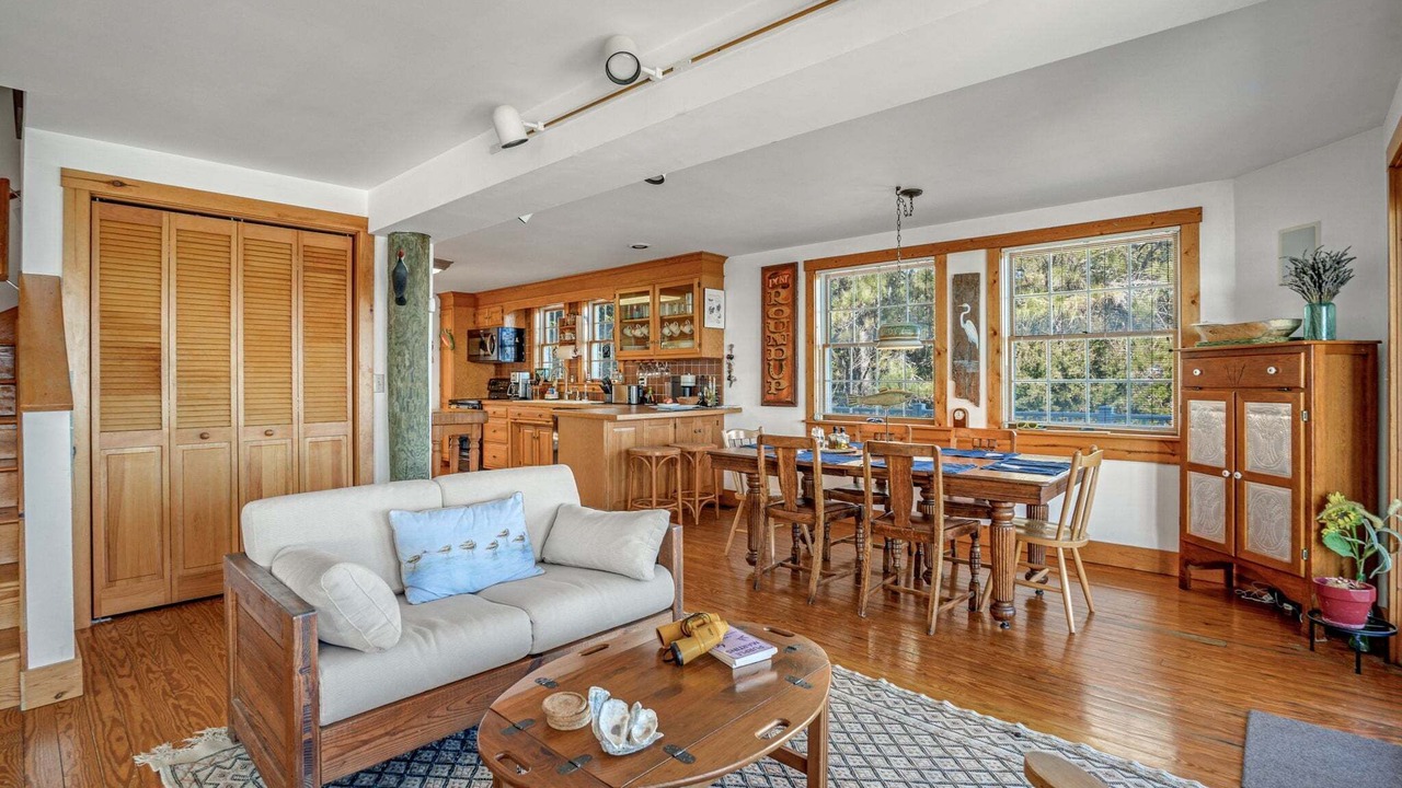 Photo of Livingroom in Deep Hole