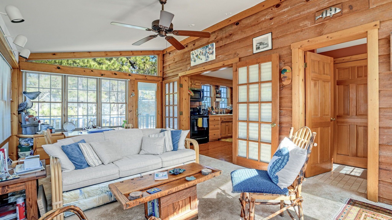 Photo of Livingroom in Deep Hole