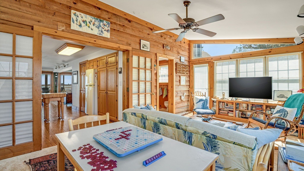 Photo of Livingroom in Deep Hole
