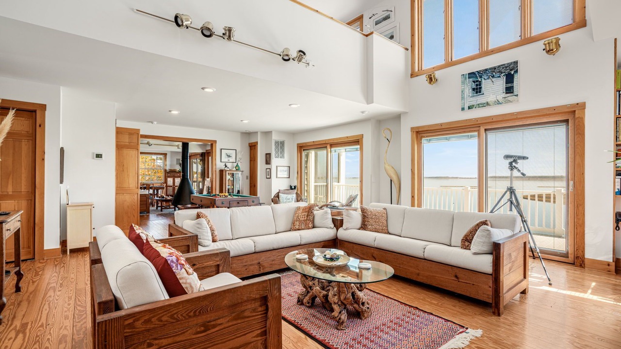 Photo of Livingroom in Deep Hole