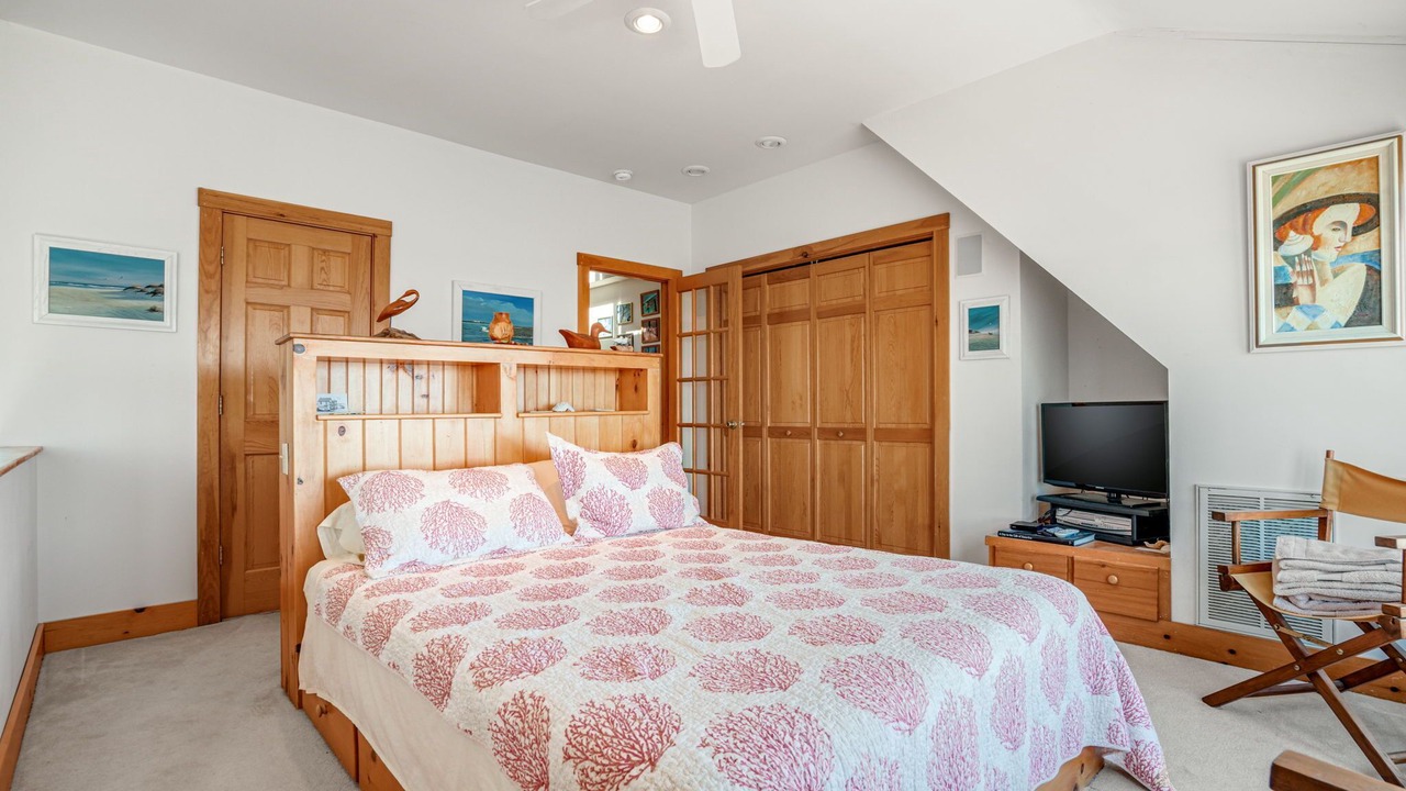 Photo of Bedroom in Deep Hole