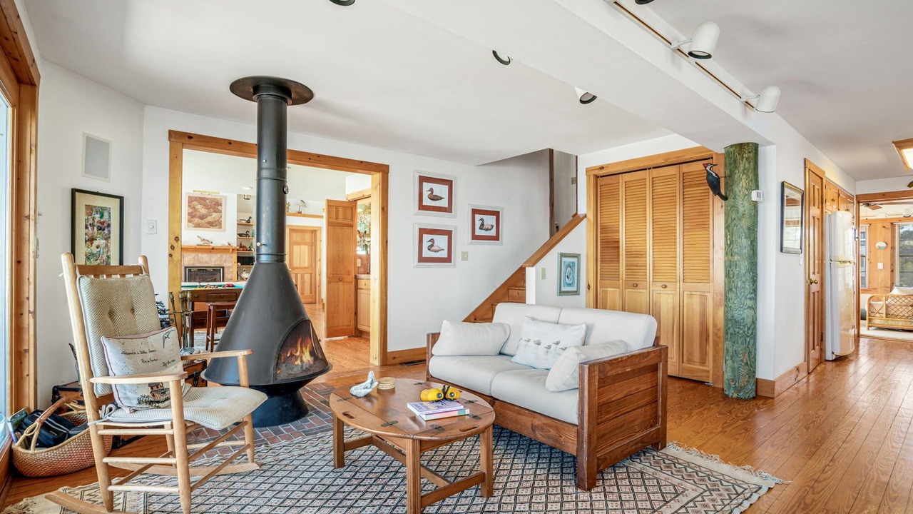 Photo of Livingroom in Deep Hole