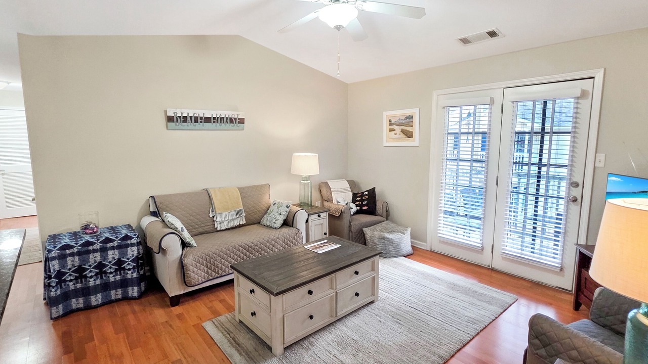 Photo of Livingroom in Gulf Park Estates