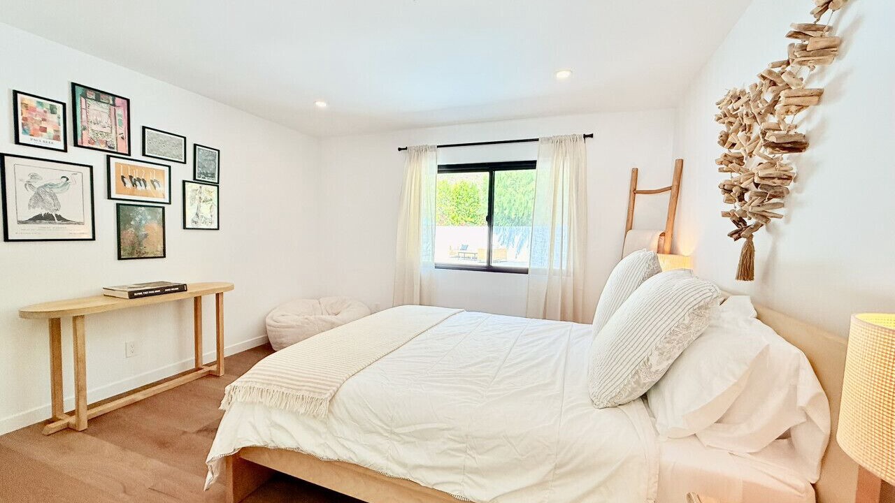 Photo of Bedroom in Meiners Oaks