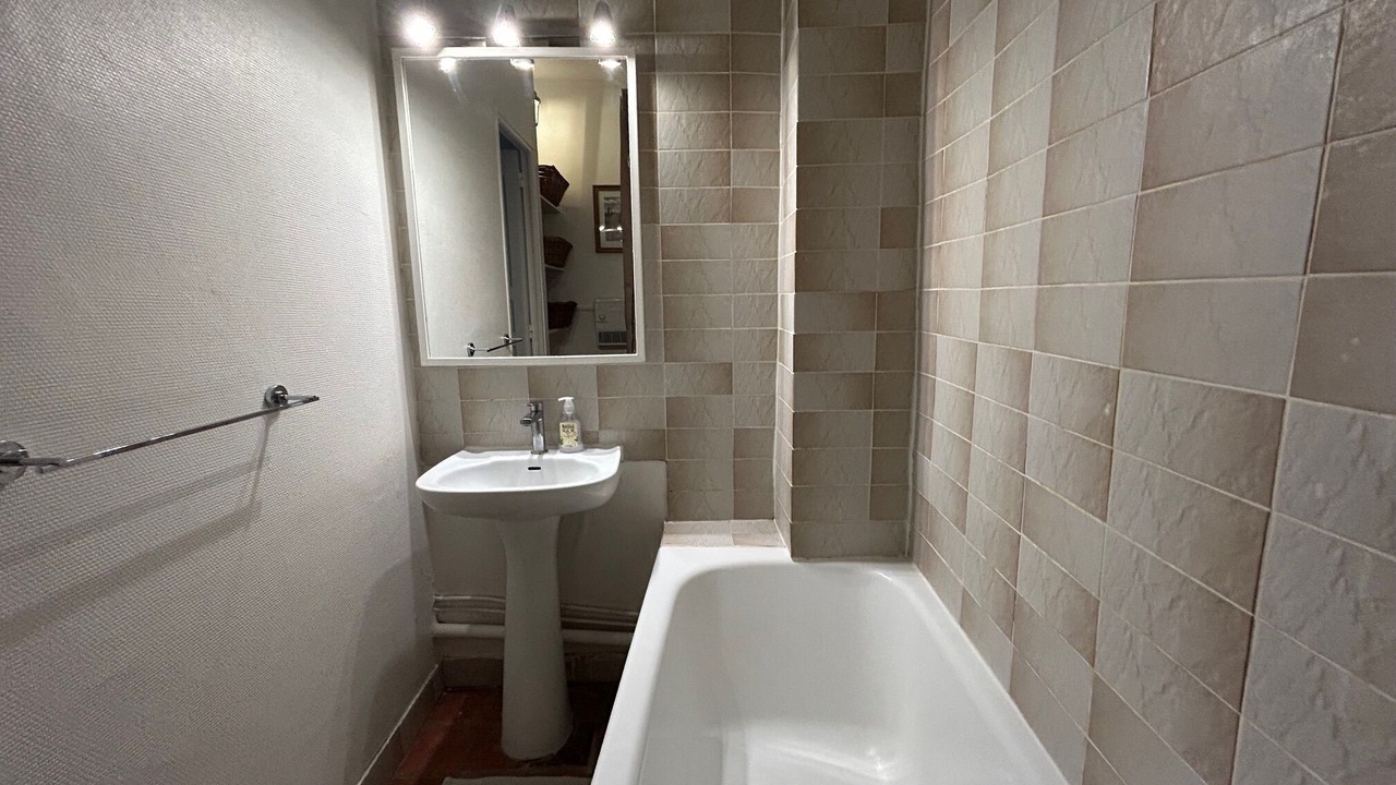 Photo of Bathroom in Saint-Merri