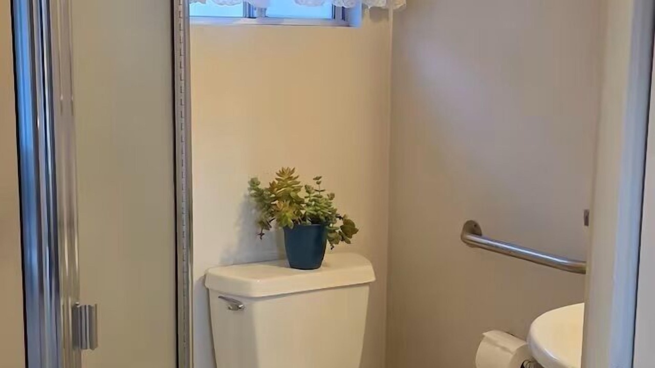 Photo of Bathroom in Thousand Oaks