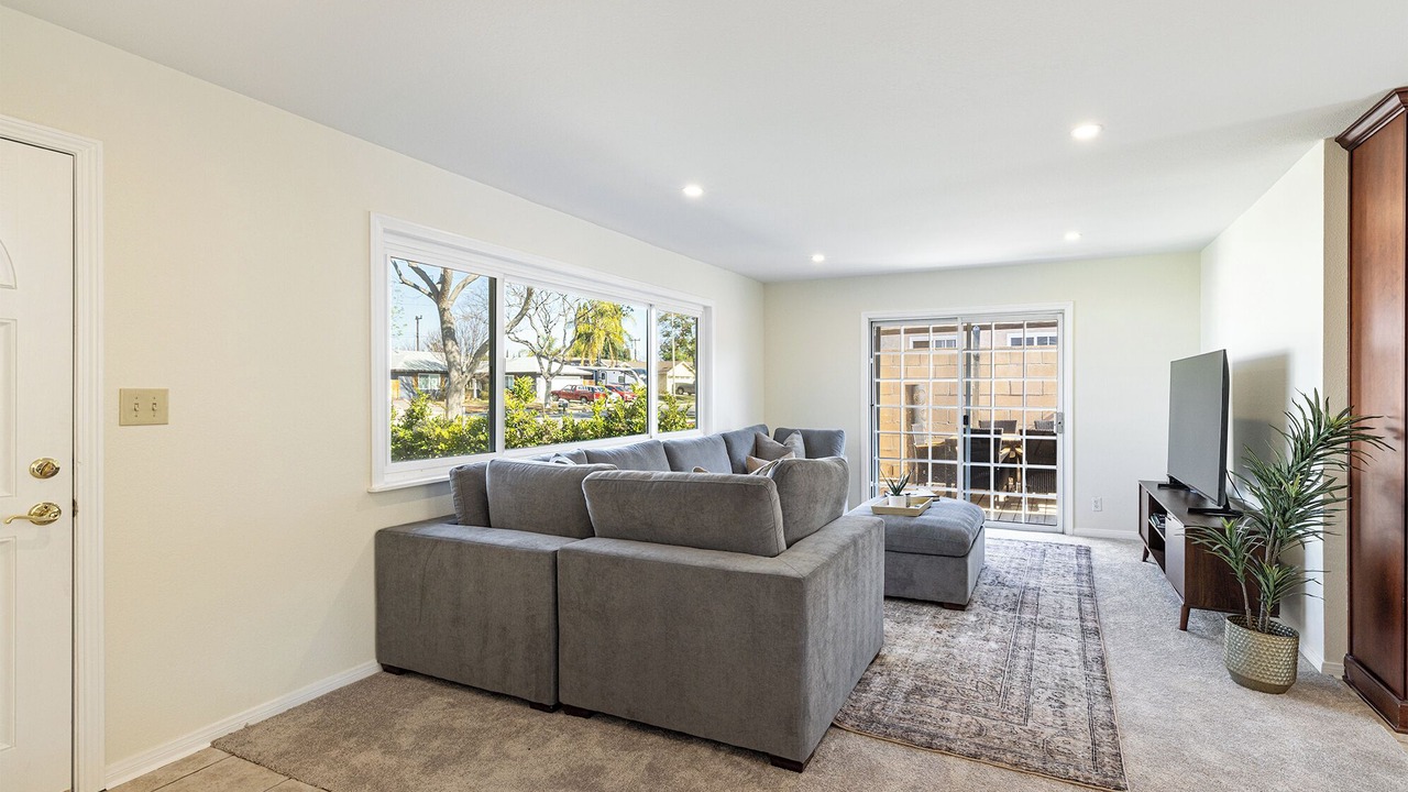Photo of Livingroom in Simi Valley