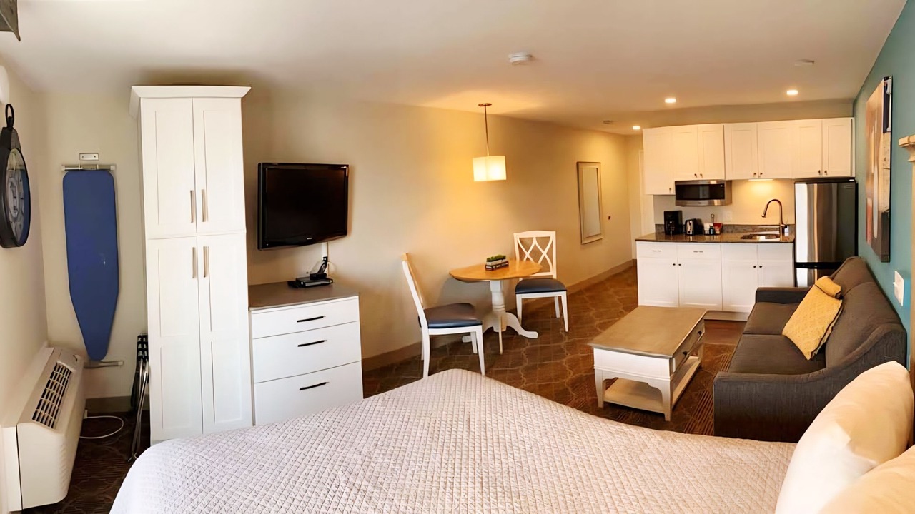Photo of Livingroom in South Yarmouth
