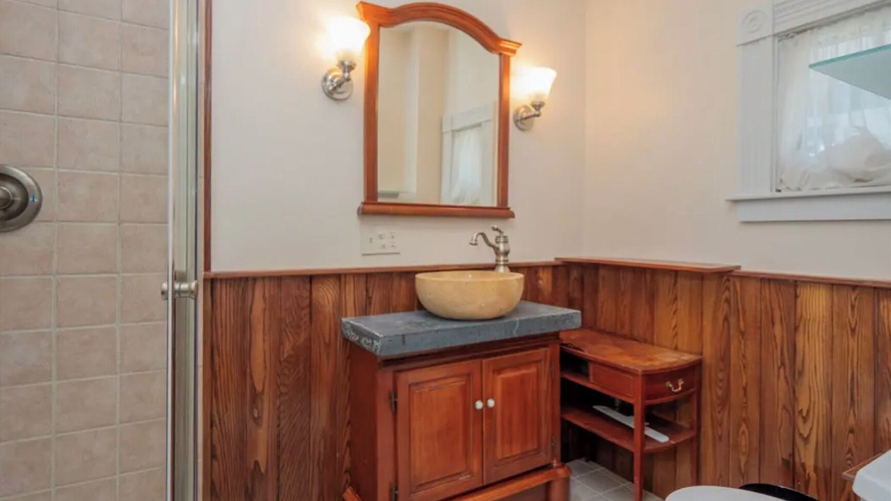 Photo of Bathroom in Top of the Hill