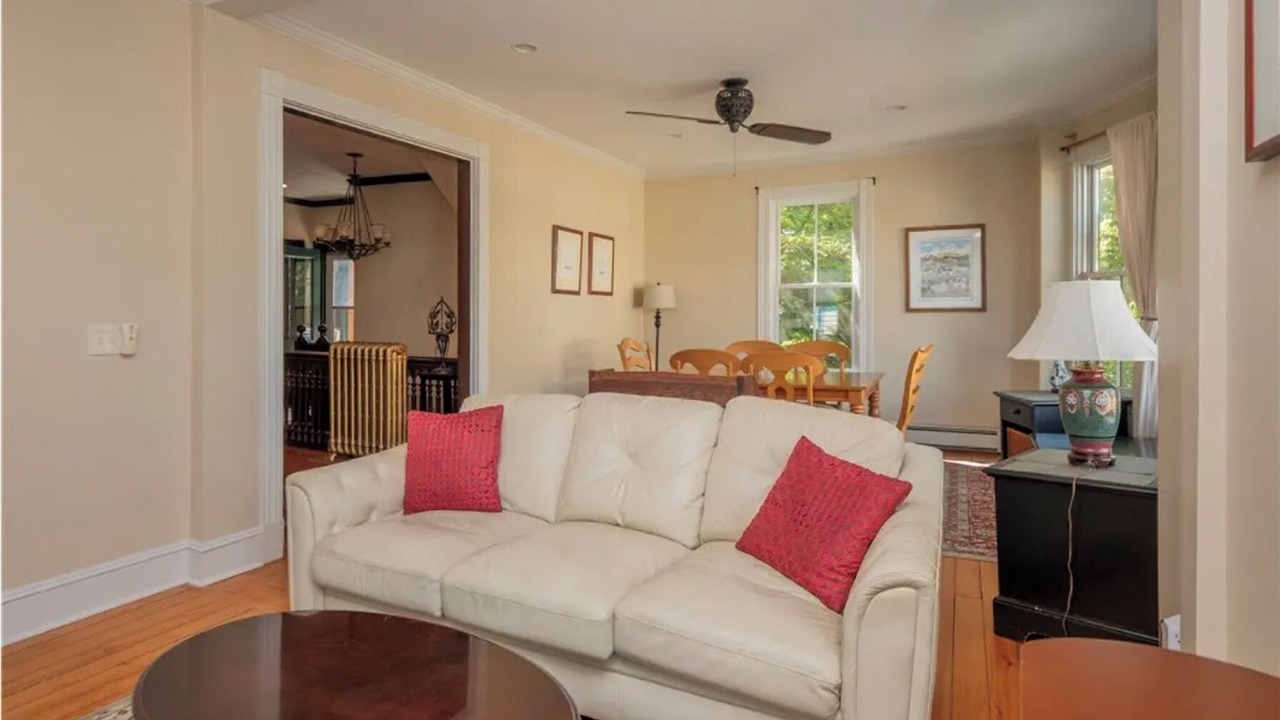 Photo of Livingroom in Top of the Hill