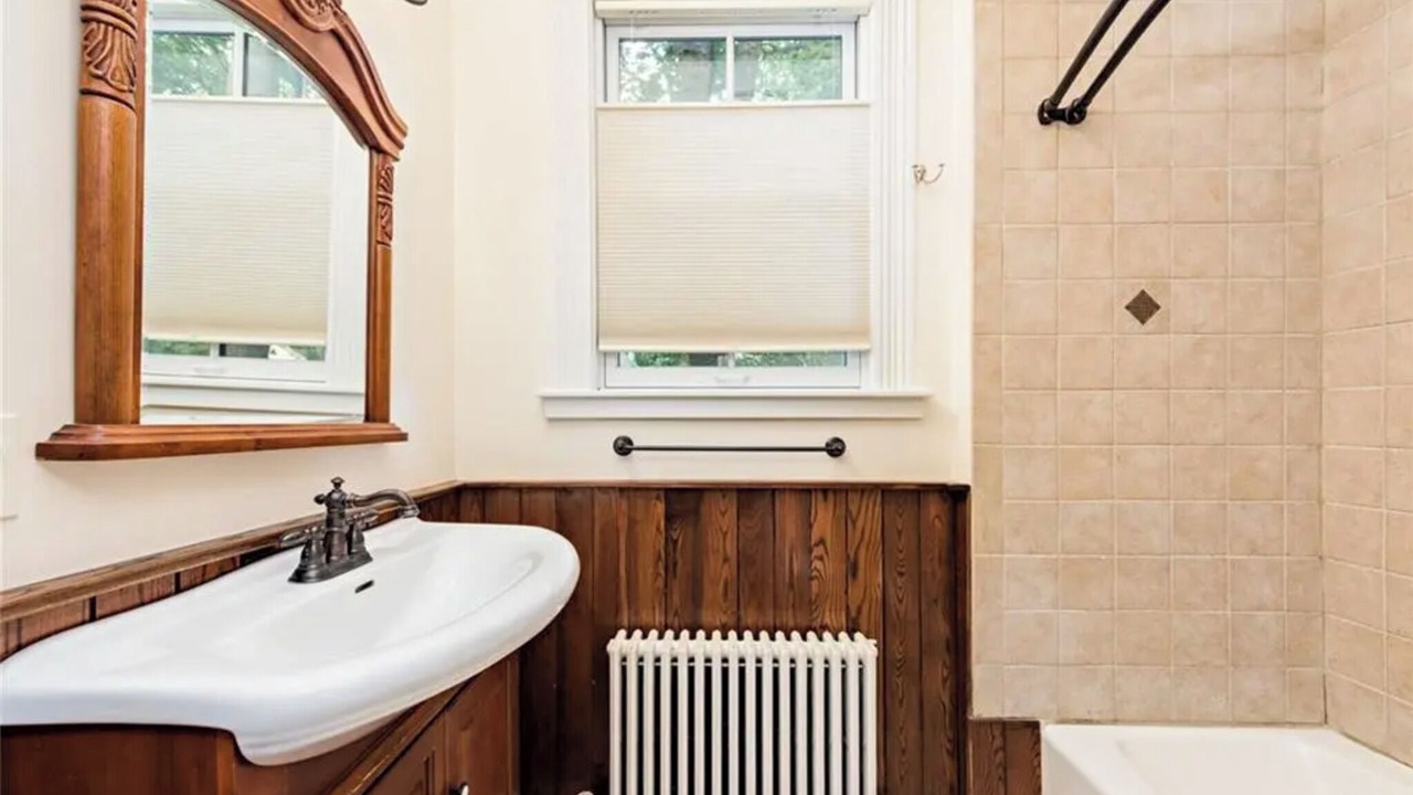 Photo of Bathroom in Top of the Hill