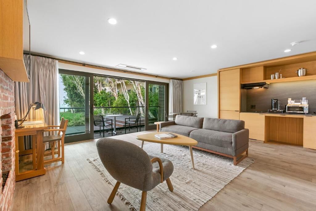 Photo of Livingroom in Eastern Malibu