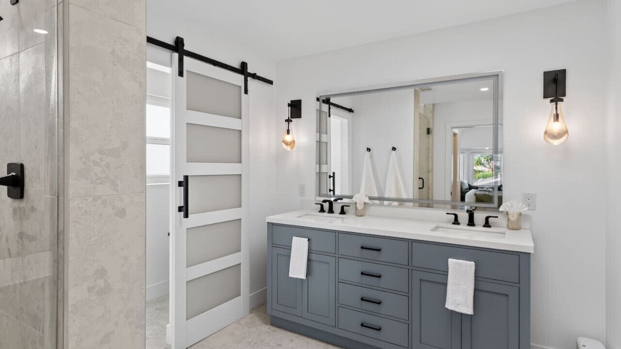 Photo of Bathroom in Oxnard Shores