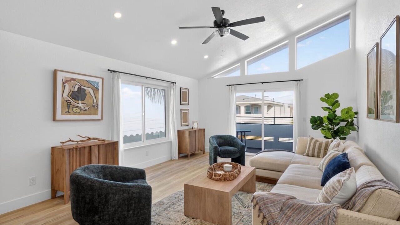 Photo of Livingroom in Oxnard Shores