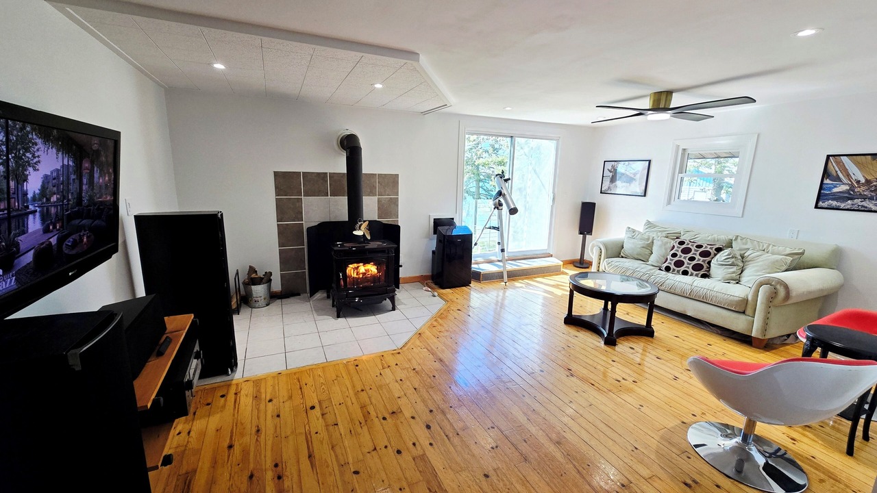 Photo of Livingroom in Waupoos