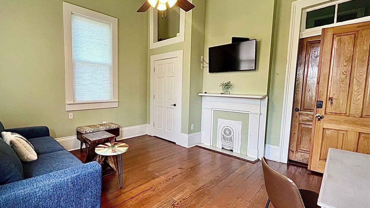 Photo of Livingroom in Seventh Ward