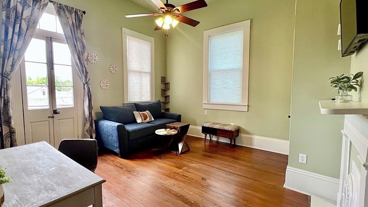 Photo of Livingroom in Seventh Ward