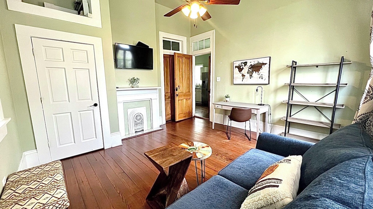 Photo of Livingroom in Seventh Ward