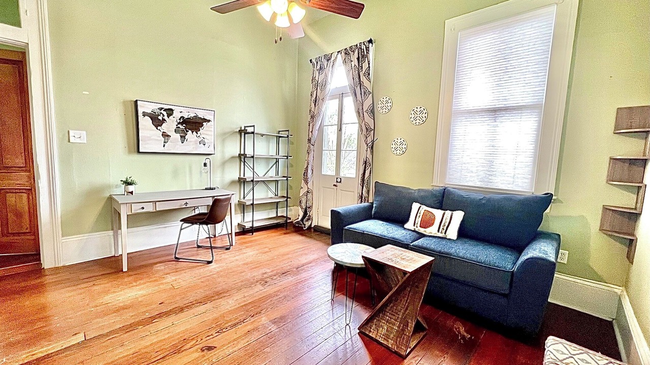 Photo of Livingroom in Seventh Ward