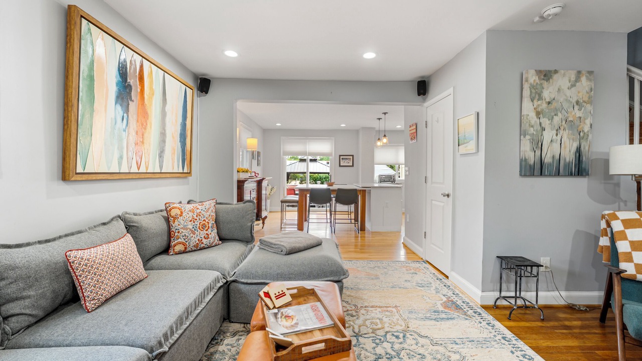 Photo of Livingroom in Lower Central NE