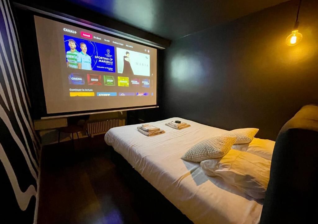 Photo of Bedroom in 8th Arrondissement