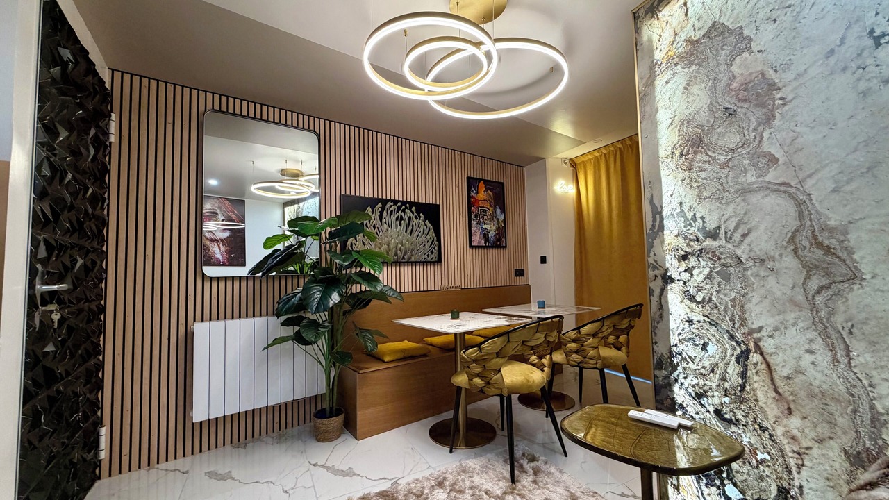 Photo of Livingroom in 8th Arrondissement