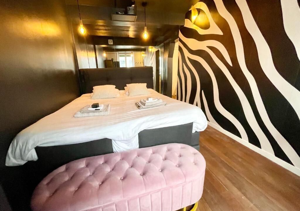 Photo of Bedroom in 8th Arrondissement