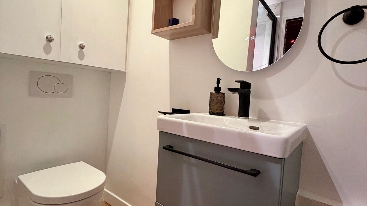 Photo of Bathroom in 8th Arrondissement
