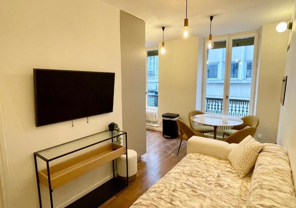 Photo of Bedroom in 8th Arrondissement