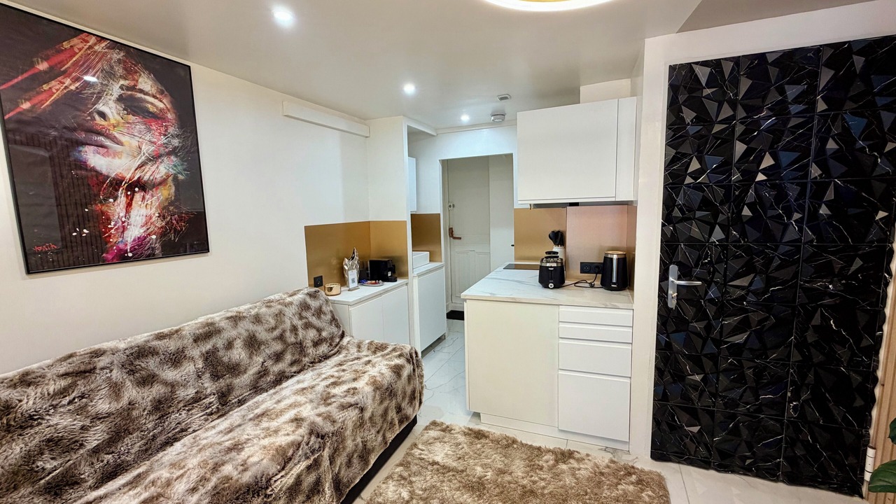 Photo of Livingroom in 8th Arrondissement