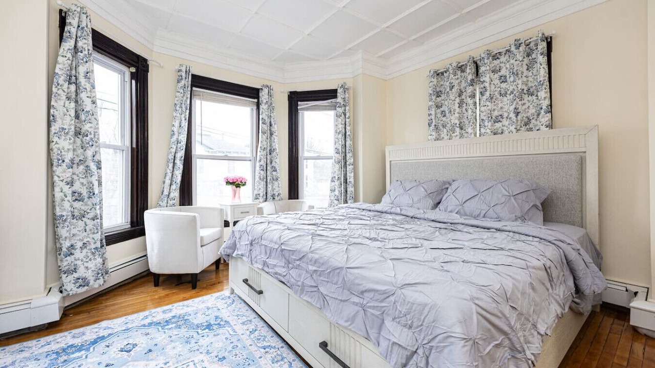 Photo of Bedroom in Roxbury